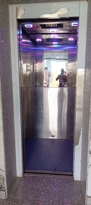Lift in 2 BHK Builder Floor at Sampatchak – for Sale