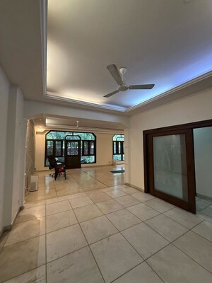 3 BHK Builder Floor For Rent in New Friends Colony