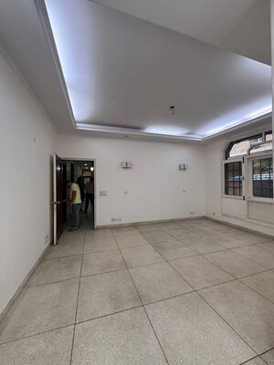 Room in 3 BHK Builder Floor at New Friends Colony – for Rent