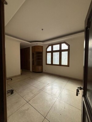 Room in 3 BHK Builder Floor at New Friends Colony – for Rent