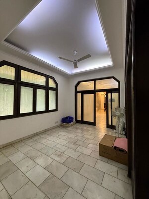 Room in 3 BHK Builder Floor at New Friends Colony – for Rent
