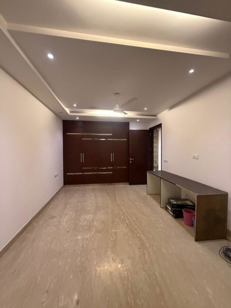Bedroom, defence colony 3 Bedroom 1800 Sq.Ft. Builder Floor In Defence Colony Delhi 10585077