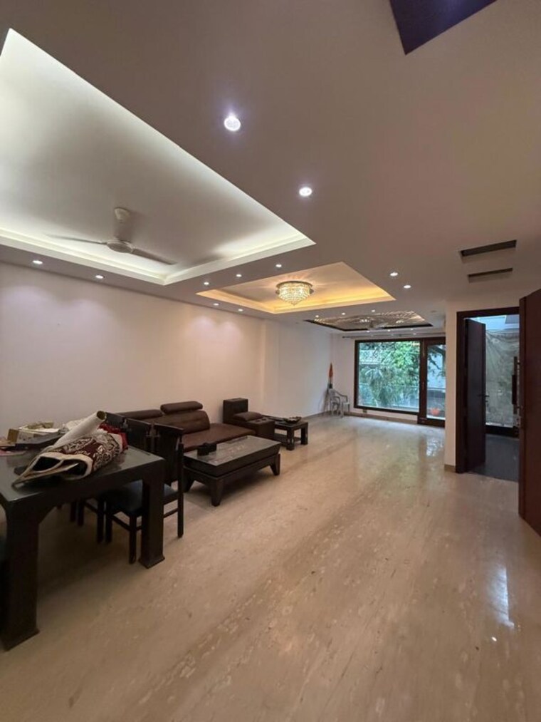 Living Room, defence colony 3 Bedroom 1800 Sq.Ft. Builder Floor In Defence Colony Delhi 10585077