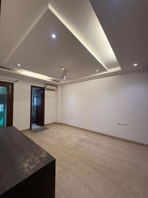 Room in 3 BHK Builder Floor at Defence Colony – for Rent