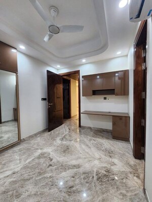 Room in 4 BHK Independent House at Dlf Cyber City – for Rent