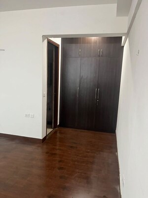 Room in 3.5 BHK Apartment at Sunworld Arista, Sector 168 – for Rent