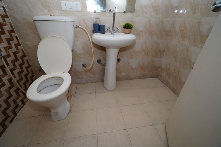 Bathroom, gaur-city-7th-avenue 1 Bedroom 1155 Sq.Ft. Apartment In Sector 4 Greater Noida Greater Noida 10585051