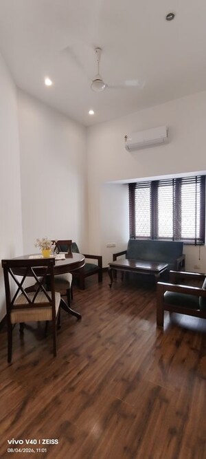 Gym in 1 BHK Apartment at Defence Colony – for Rent