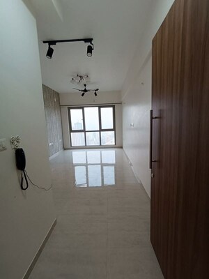 Room in 2 BHK Apartment at Sheth Auris Serenity Tower 3, Malad West – for Rent