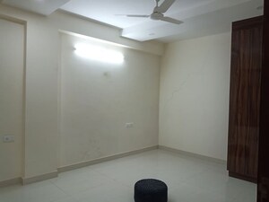 Room in 3 BHK Builder Floor at Saket – for Rent
