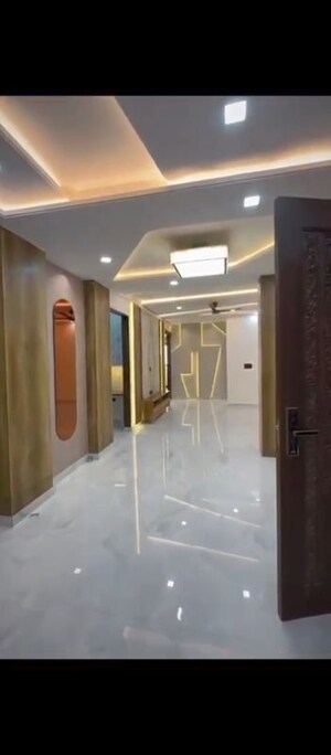 Building Lobby in 4 BHK Builder Floor at Puri Kohinoor, Sector 89 – for Sale