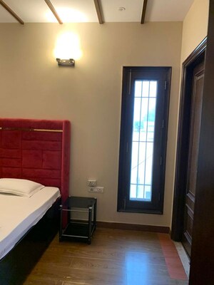 Room in 4 BHK Builder Floor at Safdarjung Enclave – for Sale