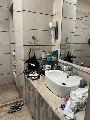 Team Area in 4 BHK Builder Floor at Safdarjung Enclave – for Sale