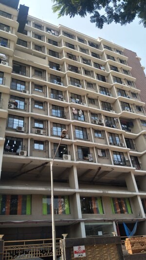 2 BHK Apartment For Rent in Shri Arham Bluz, Andheri West