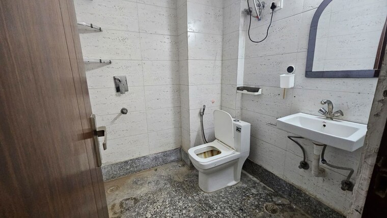 Bathroom, rohini sector 13 1 RK 350 Sq.Ft. Builder Floor In Rohini Sector 13 Delhi 10585183