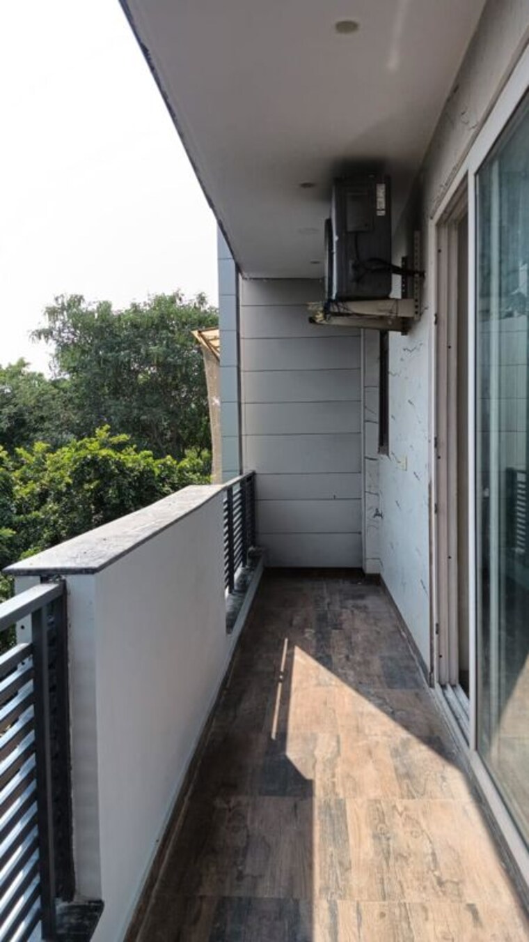 Balcony, sushant lok i 3 Bedroom 263 Sq.Yd. Builder Floor In Sushant Lok I Gurgaon 10585185