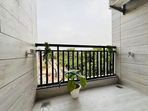 Balcony in Studio Builder Floor at Sector 30 – for Rent