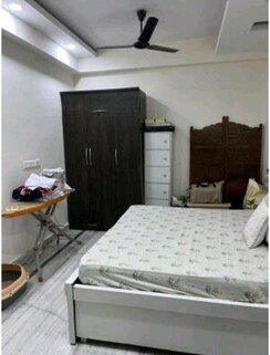 4 BHK + Store Room Builder Floor For Rent in RWA Apartments Sector 50