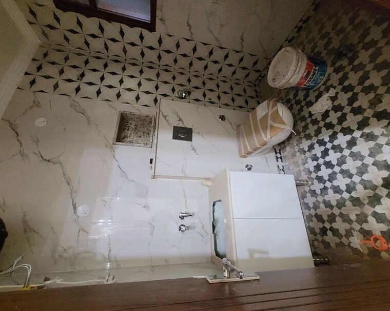 Bathroom, green fields colony 3 Bedroom 1450 Sq.Ft. Builder Floor In Green Fields Colony Faridabad 10585230