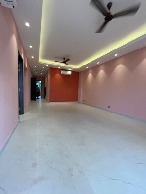 Room in 3 BHK Builder Floor at Chittaranjan Park – for Rent