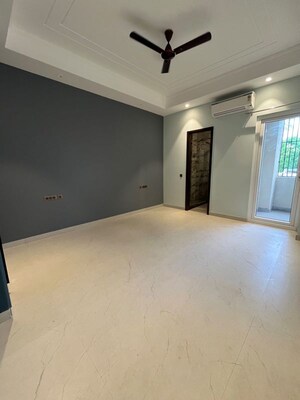 Room in 3 BHK Builder Floor at Chittaranjan Park – for Rent