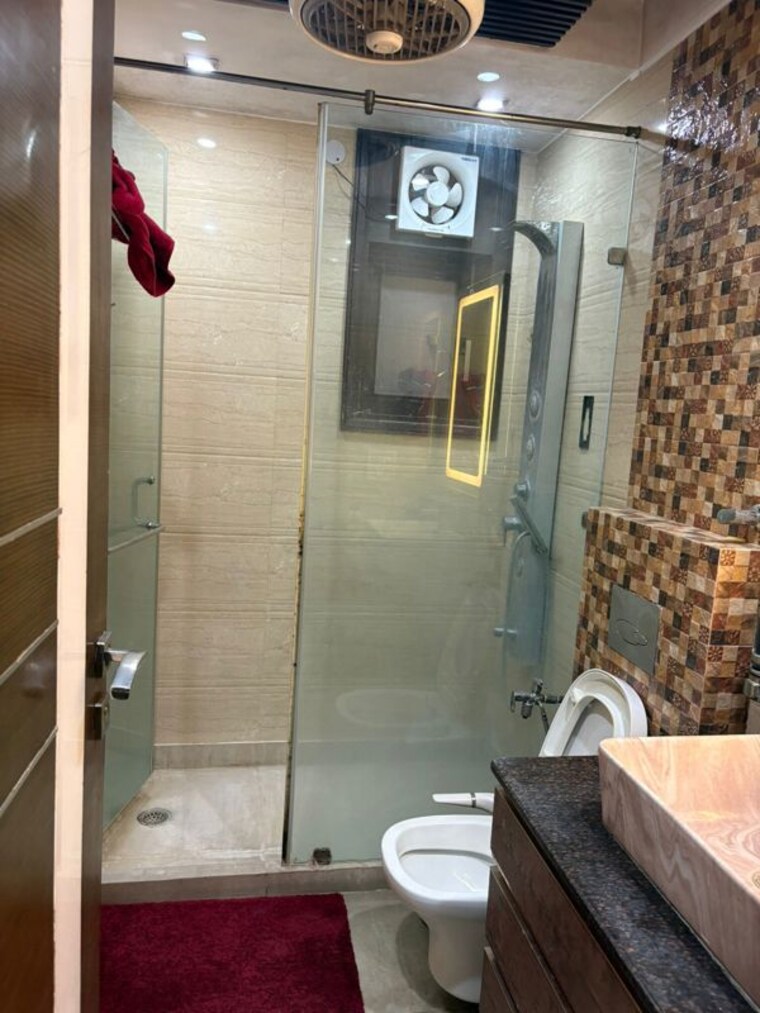 Bathroom, hemkunt colony 3 Bedroom 1750 Sq.Ft. Builder Floor In Hemkunt Colony Delhi 10504685