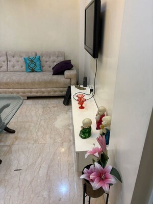 Furnished Amenities in 3 BHK Builder Floor at Hemkunt Colony – for Rent