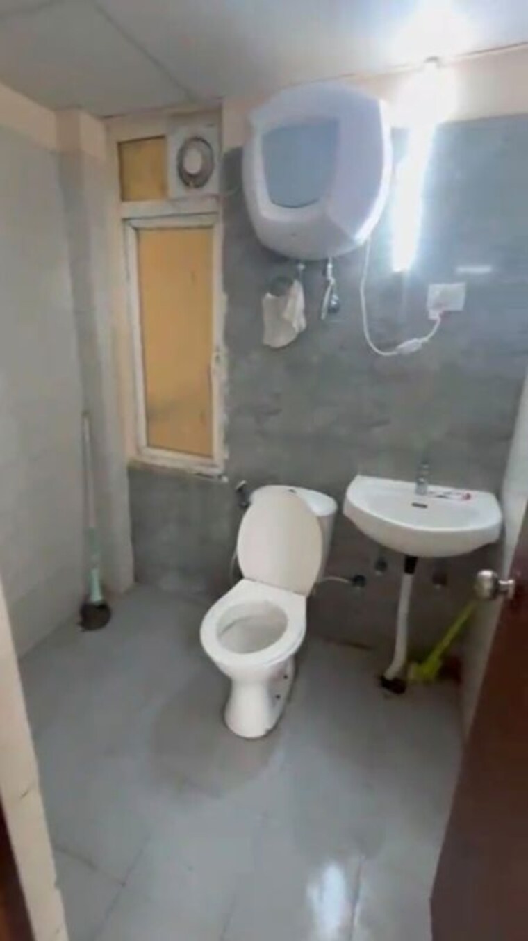 Bathroom, supertech-eco-village-ii 2 Bedroom 890 Sq.Ft. Apartment In Sector 16b Greater Noida Greater Noida 10585231