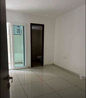 Room in 3 BHK Apartment at Hermitage Centralis, Vip Road – for Rent