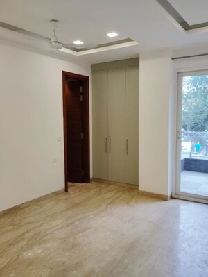 Room in 4 BHK Builder Floor at Chittaranjan Park – for Rent