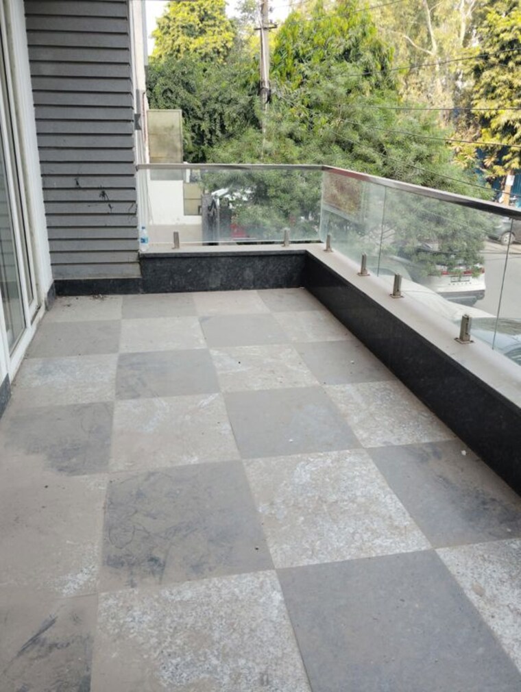Balcony, chittaranjan park 4 Bedroom 2076 Sq.Ft. Builder Floor In Chittaranjan Park Delhi 10585273