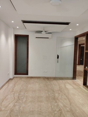 Room in 4 BHK Builder Floor at Chittaranjan Park – for Rent