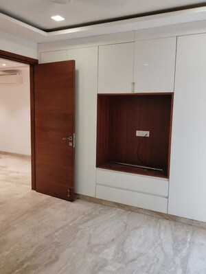 Room in 4 BHK Builder Floor at Chittaranjan Park – for Rent