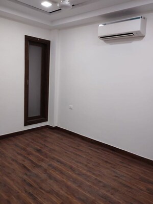Room in 4 BHK Builder Floor at Chittaranjan Park – for Rent