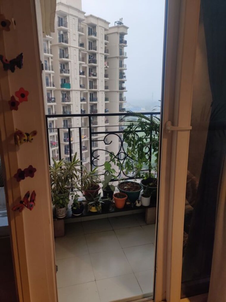 Balcony, signature-global-the-millennia 2 Bedroom 800 Sq.Ft. Apartment In Sector 37d Gurgaon 10585298