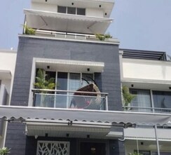 4 BHK + Servant Room Apartment For Rent in Godrej Golf Links Crest