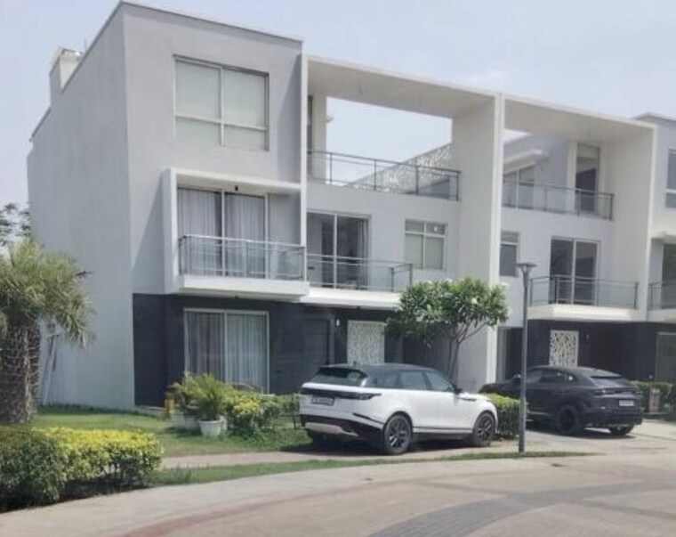 Exterior View, godrej-golf-links-crest 4 Bedroom 104 Sq.Mt. Apartment In Sector 27 Yamuna Expressway Greater Noida 10585309
