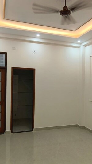 Room in 3 BHK Independent House at Deva Road – for Sale