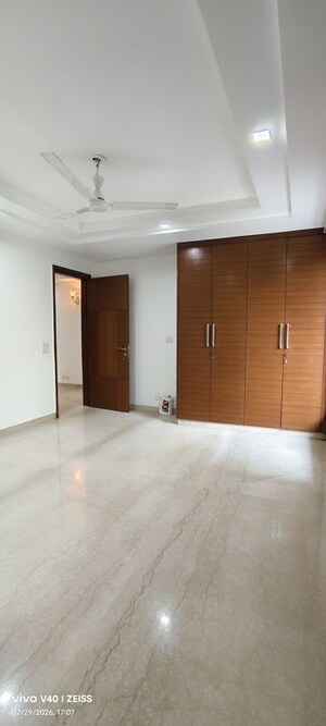 Room in 4 BHK Builder Floor at Defence Colony – for Rent