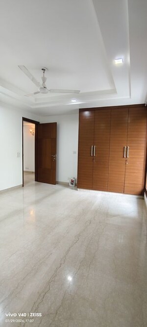 Room in 4 BHK Builder Floor at Defence Colony – for Rent