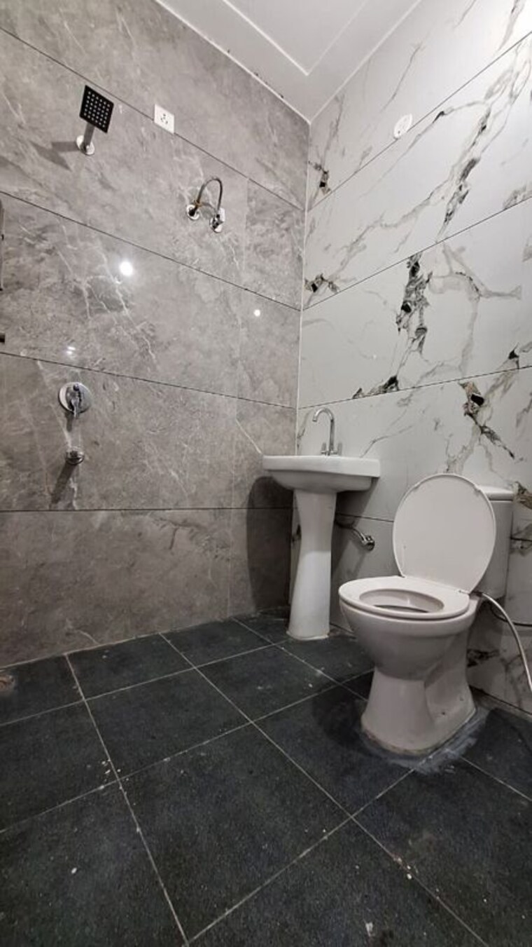 Bathroom, aura-homes 3 Bedroom 1900 Sq.Ft. Apartment In Patiala Road Zirakpur 10585314