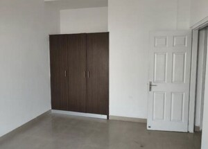 Room in 3 BHK Apartment at Amrapali Grand, Zeta I Greater Noida – for Rent