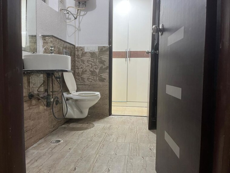 Bathroom, gaur-sportswood 3 Bedroom 1700 Sq.Ft. Apartment In Sector 79 Noida 10585348