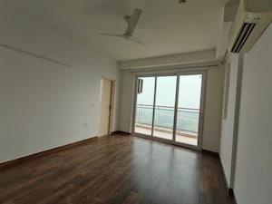 Room in 3 BHK Apartment at Conscient Heritage Max, Sector 102 – for Sale