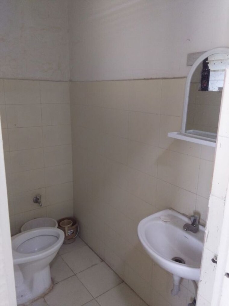 Bathroom, goyal-titanium-heights Commercial Office Space 550 Sq.Ft. In Prahlad Nagar Ahmedabad 10585343
