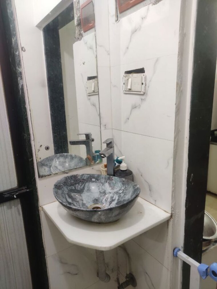 Bathroom, metro-creators-chaurang-siddhi 1 Bedroom 600 Sq.Ft. Apartment In Kharghar Navi Mumbai 10585405