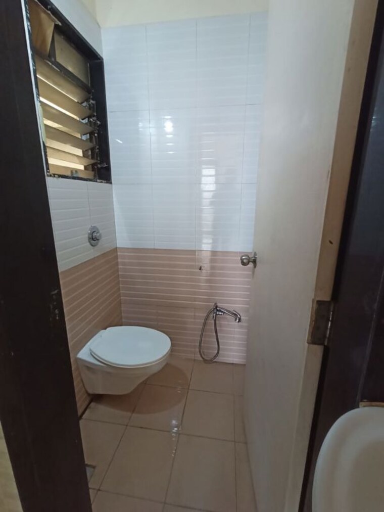 Bathroom, metro-creators-chaurang-siddhi 1 Bedroom 600 Sq.Ft. Apartment In Kharghar Navi Mumbai 10585405