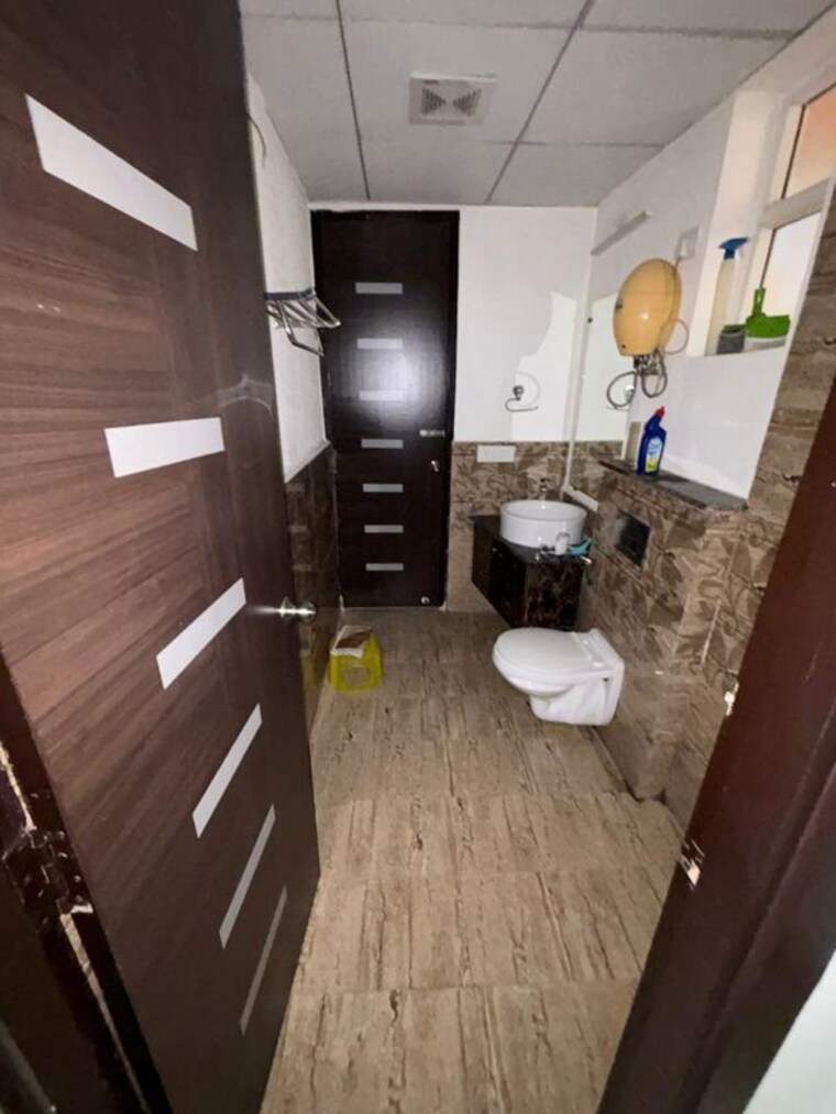 Bathroom, gaur-sportswood 3 Bedroom 1850 Sq.Ft. Apartment In Sector 79 Noida 10585408