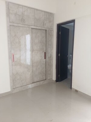 Room in 3 BHK Apartment at Shri Radha Aqua Garden, Sector 16b Greater Noida – for Rent