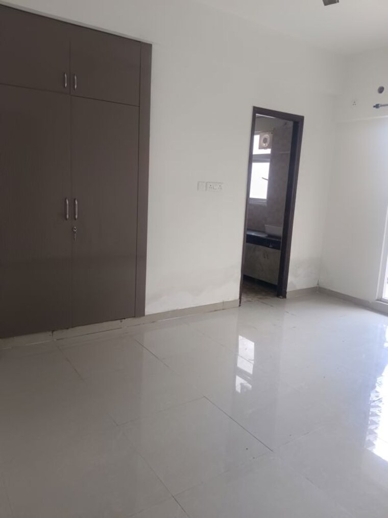 Room, shri-radha-aqua-garden 3 Bedroom 1500 Sq.Ft. Apartment In Sector 16b Greater Noida Greater Noida 10585429